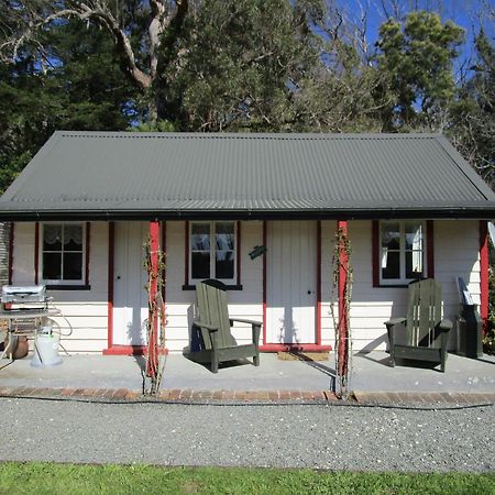 India House & Ica Whare In Whareama, Nr Riversdale Beach Eksteriør bilde